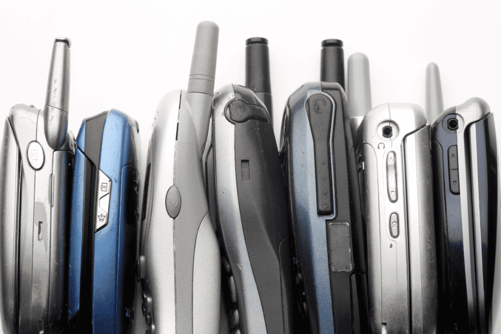 How To Dispose Of Old Cell Phones? 7 Easy Ways!